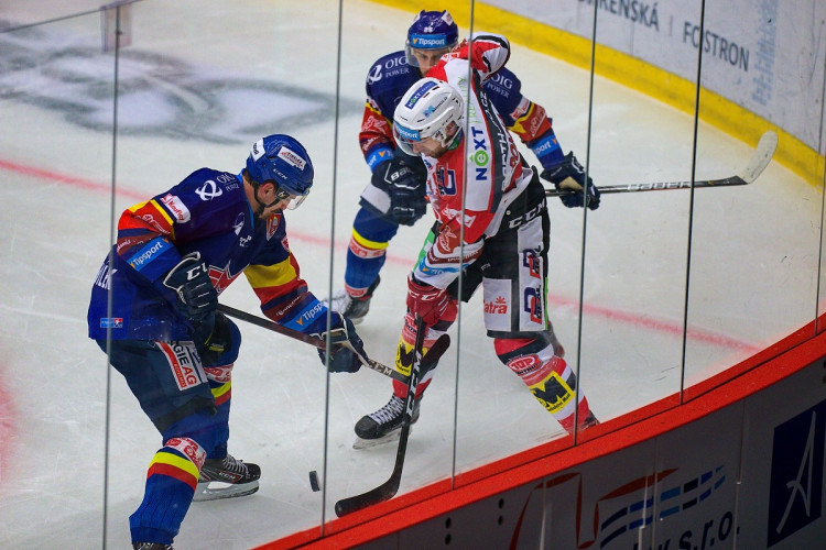 FOTOGALERIE: Konec úspěšné série. Budvar aréna po čtyřech zápasech padla, vyloupily ji Pardubice