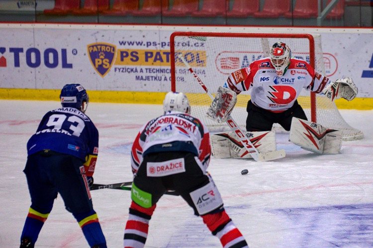FOTOGALERIE: Konec úspěšné série. Budvar aréna po čtyřech zápasech padla, vyloupily ji Pardubice