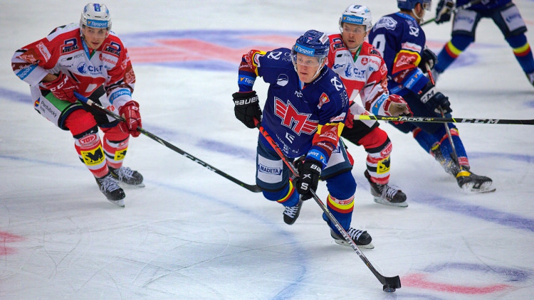 FOTOGALERIE: Konec úspěšné série. Budvar aréna po čtyřech zápasech padla, vyloupily ji Pardubice