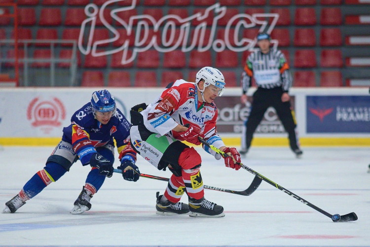 FOTOGALERIE: Konec úspěšné série. Budvar aréna po čtyřech zápasech padla, vyloupily ji Pardubice