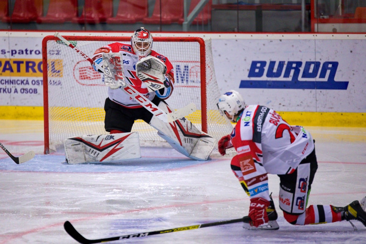 FOTOGALERIE: Konec úspěšné série. Budvar aréna po čtyřech zápasech padla, vyloupily ji Pardubice
