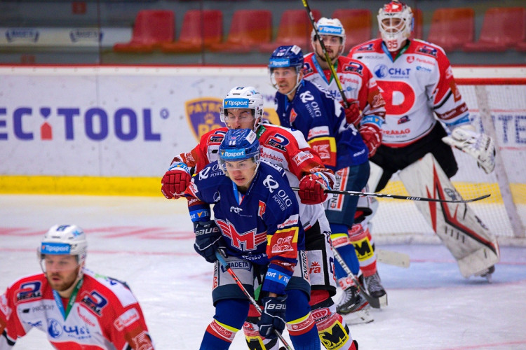 FOTOGALERIE: Konec úspěšné série. Budvar aréna po čtyřech zápasech padla, vyloupily ji Pardubice
