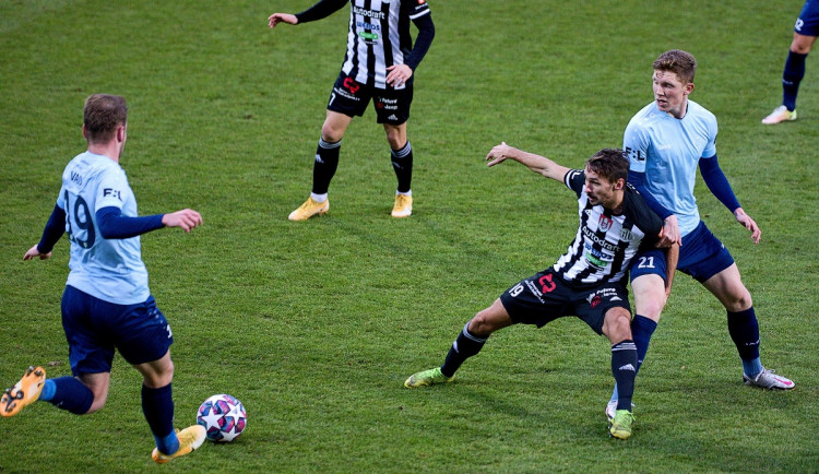 FOTOGALERIE: Brzký gól a červená karta. Dynamo doma dobývalo příbramský val, nakonec vyhrálo 2:1
