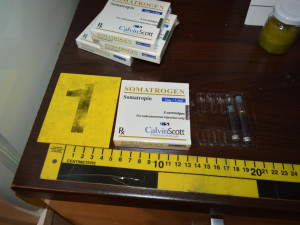 FOTO/ VIDEO: Rok a půl sledovala policie drogové dealery ve Vimperku. Minulý týden je zadrželi