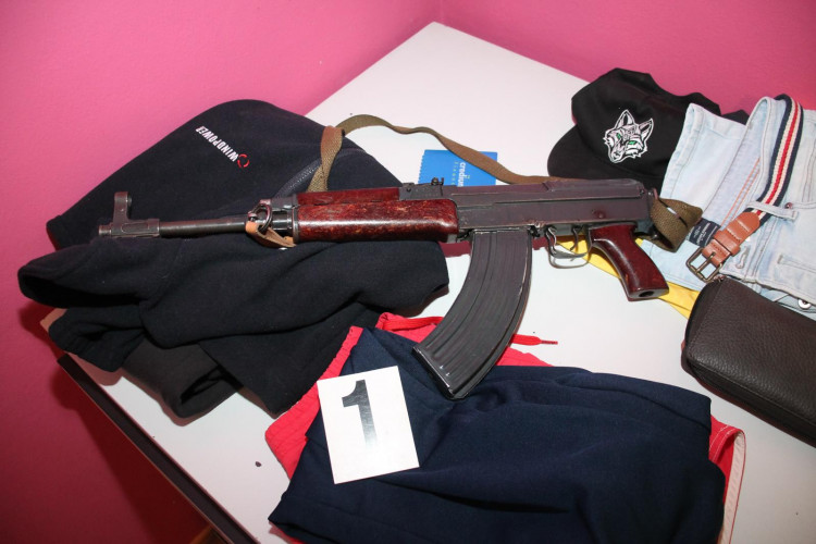 FOTO/ VIDEO: Rok a půl sledovala policie drogové dealery ve Vimperku. Minulý týden je zadrželi