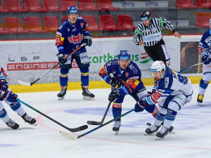 FOTOGALERIE: Znovu a znovu. Motor pokračuje ve výsledkové mizérii, doma nestačil ani na Kometu