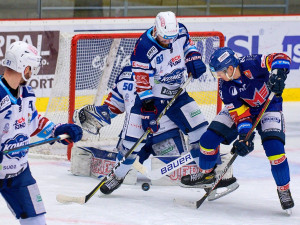 FOTOGALERIE: Znovu a znovu. Motor pokračuje ve výsledkové mizérii, doma nestačil ani na Kometu