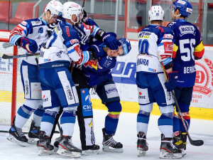 FOTOGALERIE: Znovu a znovu. Motor pokračuje ve výsledkové mizérii, doma nestačil ani na Kometu