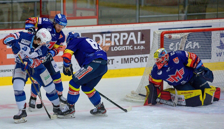 FOTOGALERIE: Znovu a znovu. Motor pokračuje ve výsledkové mizérii, doma nestačil ani na Kometu