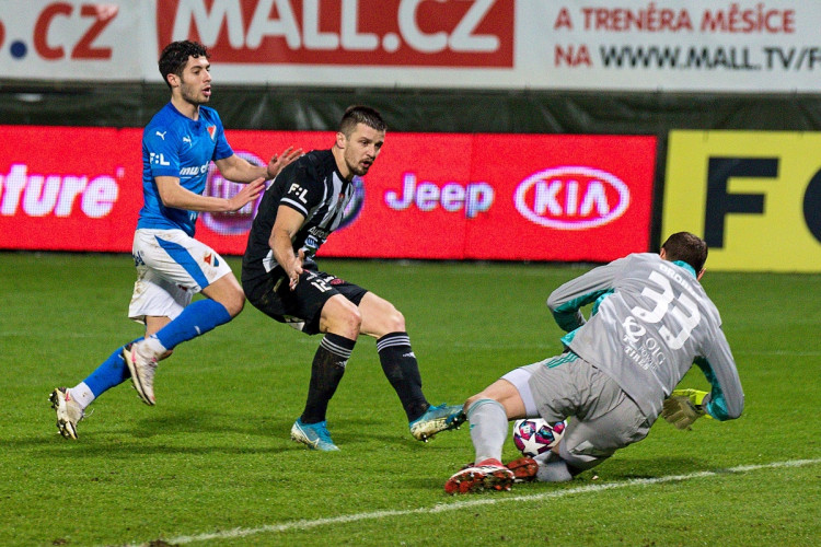 FOTOGALERIE: Dynamo válí a pět zápasů v řadě neprohrálo, Baník sestřelil v závěru Mršič