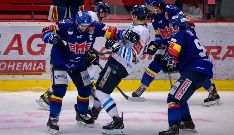 FOTOGALERIE: Výsledková krize pokračuje. Motor doma nestačil ani na Liberec, Bílí Tygři vyhráli 5:2