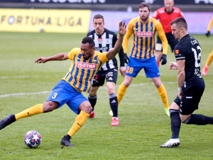 FOTOGALERIE: Konec úspěšné série. Dynamo doma nečekaně padlo s poslední Opavou, inkasovalo v závěru