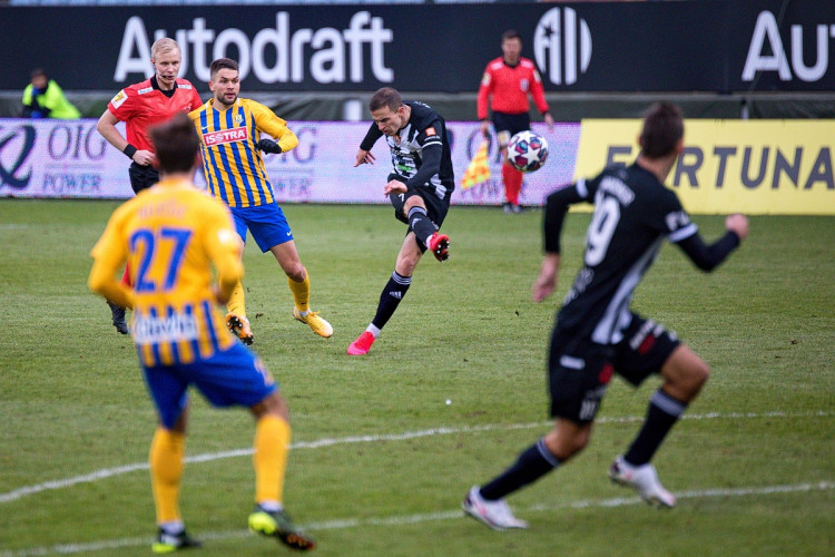 FOTOGALERIE: Konec úspěšné série. Dynamo doma nečekaně padlo s poslední Opavou, inkasovalo v závěru