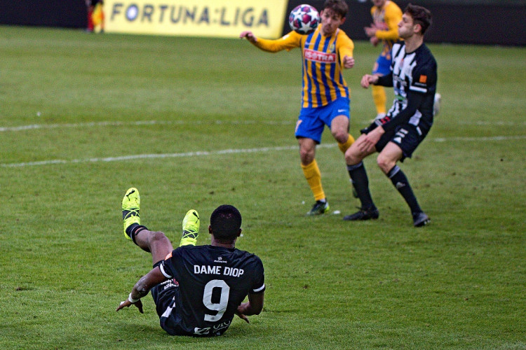 FOTOGALERIE: Konec úspěšné série. Dynamo doma nečekaně padlo s poslední Opavou, inkasovalo v závěru