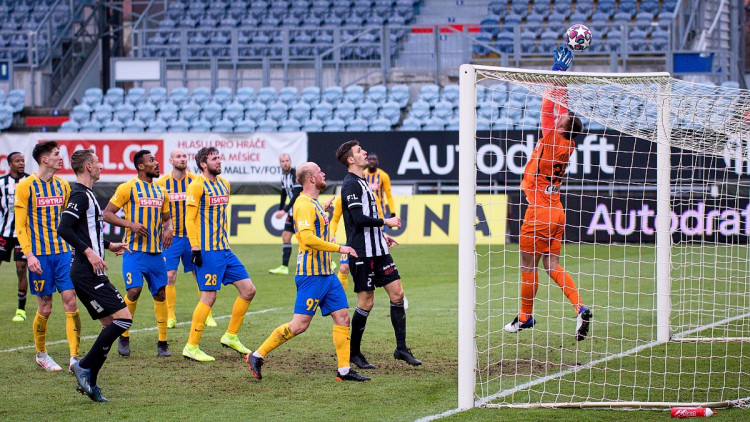 FOTOGALERIE: Konec úspěšné série. Dynamo doma nečekaně padlo s poslední Opavou, inkasovalo v závěru