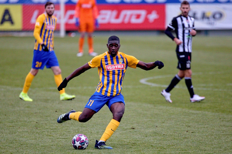 FOTOGALERIE: Konec úspěšné série. Dynamo doma nečekaně padlo s poslední Opavou, inkasovalo v závěru