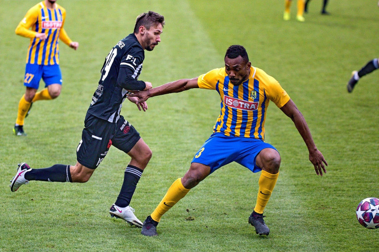 FOTOGALERIE: Konec úspěšné série. Dynamo doma nečekaně padlo s poslední Opavou, inkasovalo v závěru