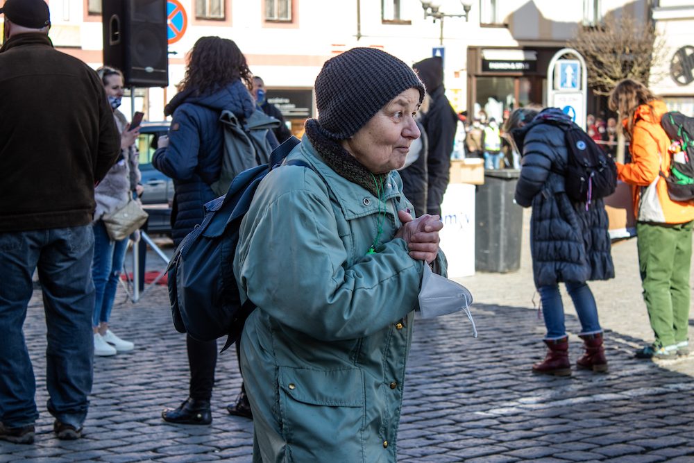V Písku proti vládě protestovalo pět desítek lidí. Přijel i poslanec Volný