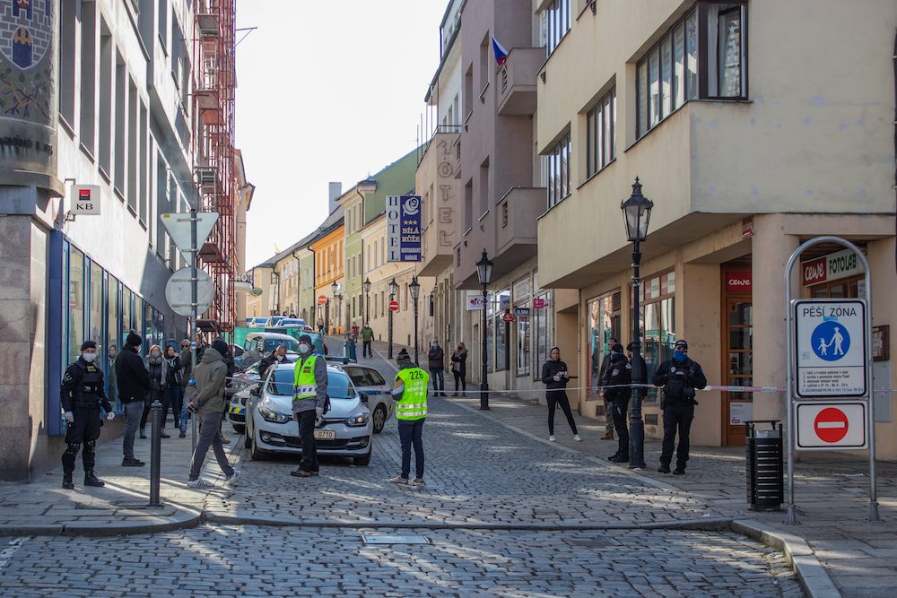V Písku proti vládě protestovalo pět desítek lidí. Přijel i poslanec Volný
