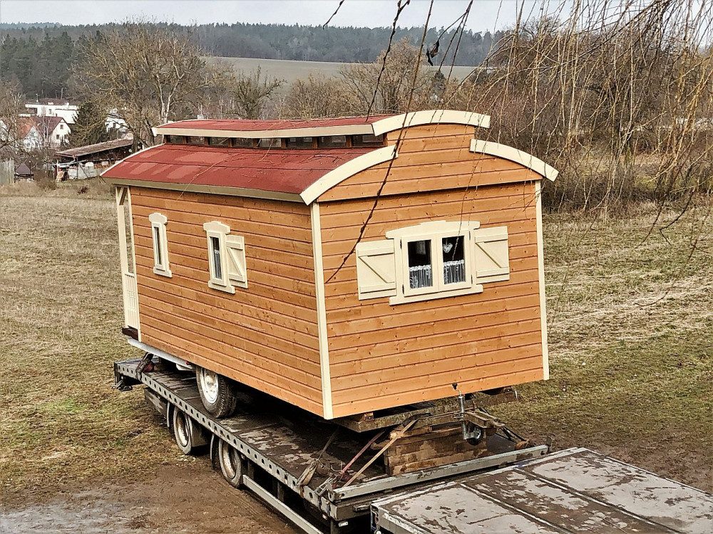 Za šest měsíců proměnil Ondřej Vácha maringotku v rodinný klenot, teď se mu hrnou další zakázky