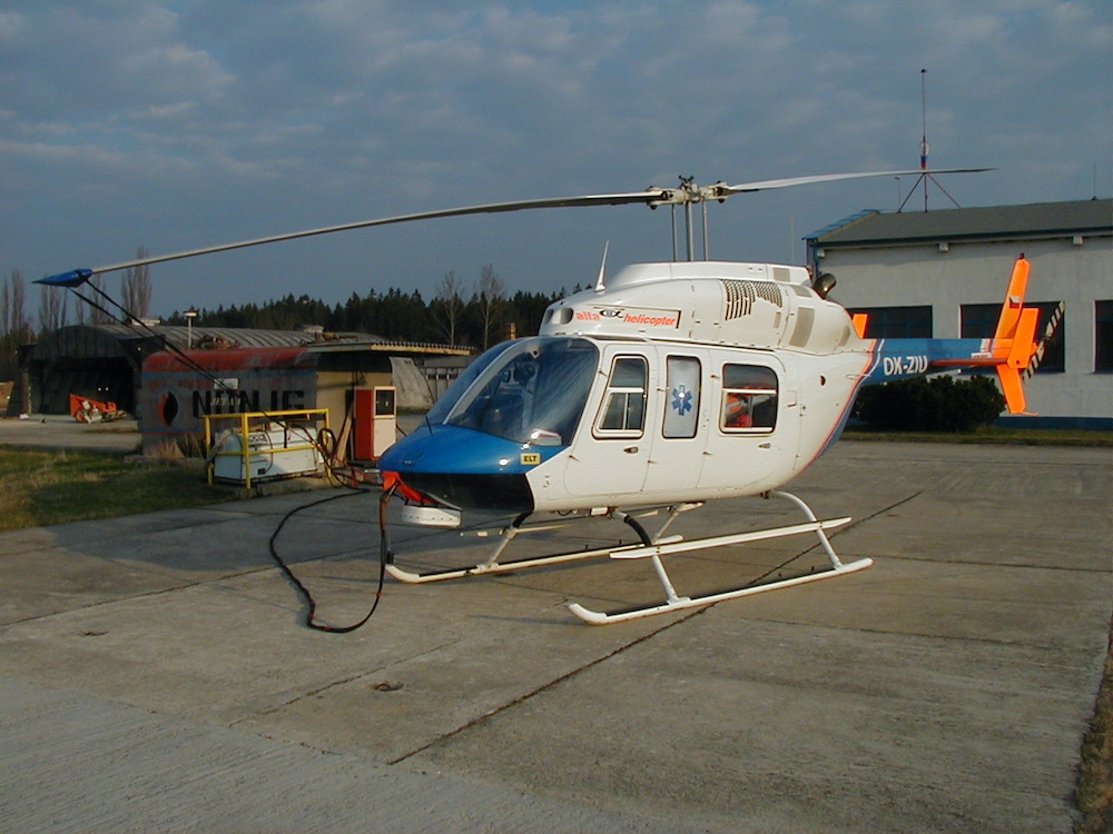 2004 - Bell 206L, letiste Hosin
