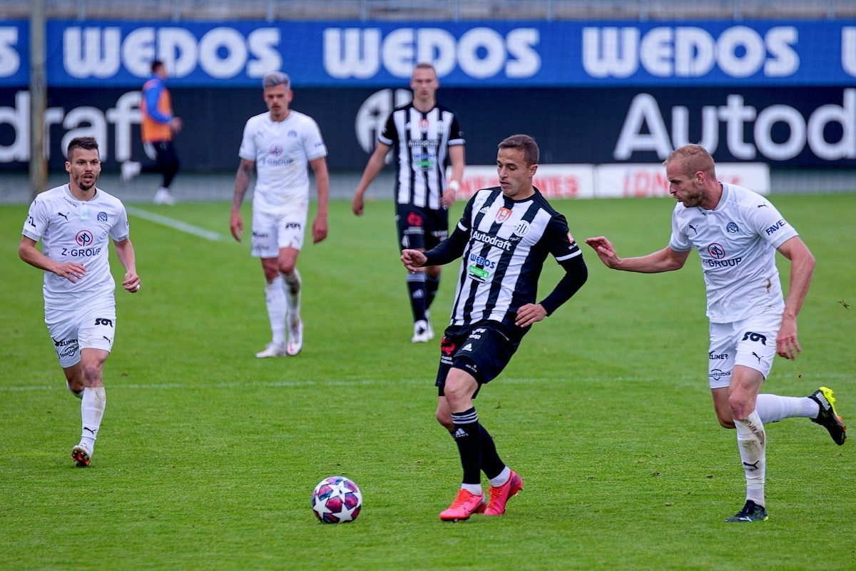 FOTOGALERIE: Velké loučení a těsná porážka. Dynamo v emotivním utkání podlehlo Slovácku