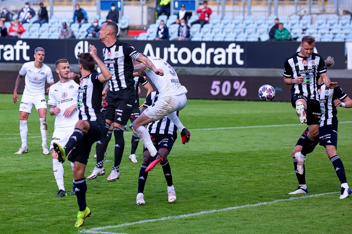 FOTOGALERIE: Velké loučení a těsná porážka. Dynamo v emotivním utkání podlehlo Slovácku