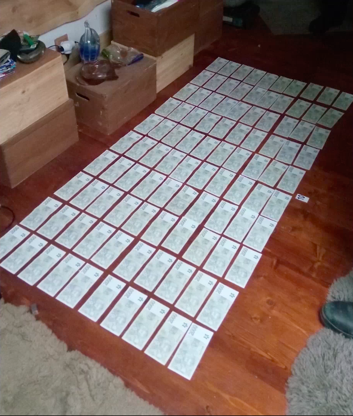 Policie zadržela skupinu dealerů. Výrobou a prodejem pervitinu si přišli na 60 milionů