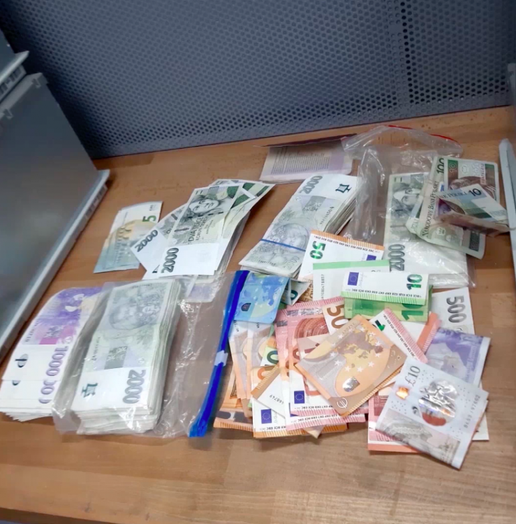 Policie zadržela skupinu dealerů. Výrobou a prodejem pervitinu si přišli na 60 milionů