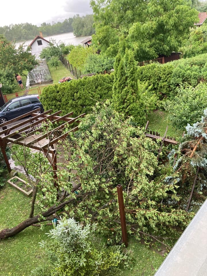 Přes Budějce se prohnala silná bouře