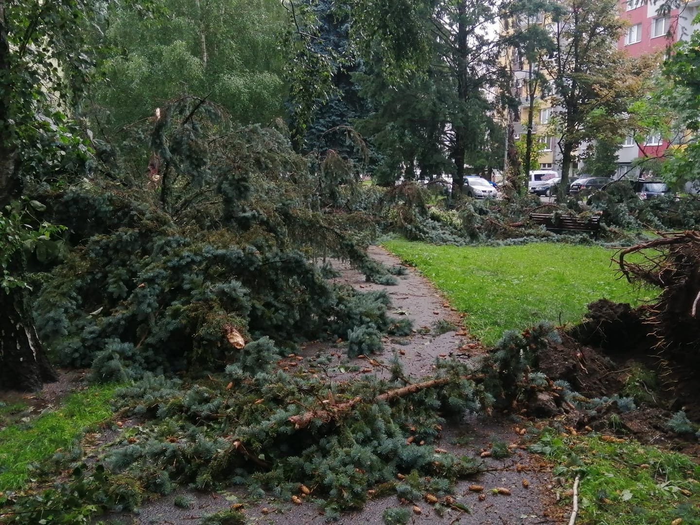 Přes Budějce se prohnala silná bouře