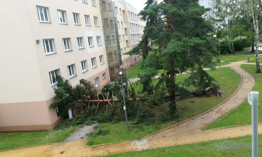 Přes Budějce se prohnala silná bouře