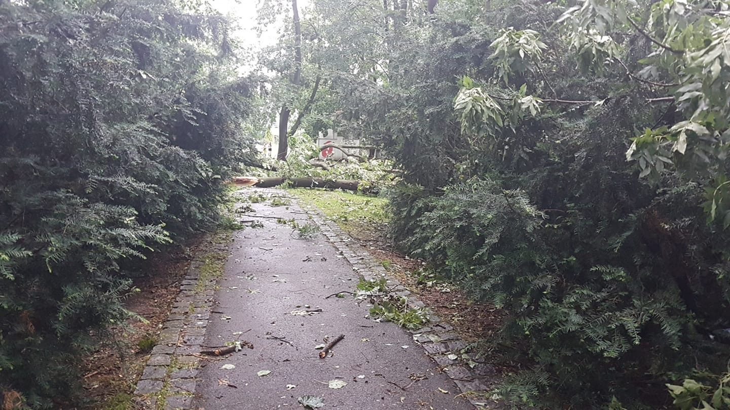 Přes Budějce se prohnala silná bouře