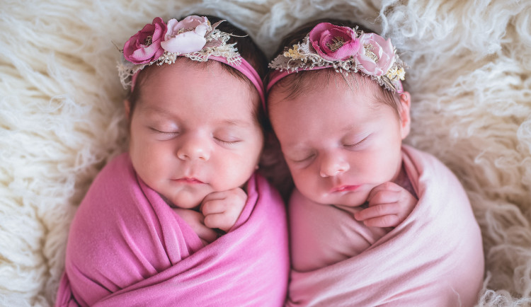 Ella a Julie Bezděkovi