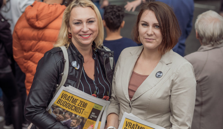 Piráti a Starostové chtějí vrátit naší zemi budoucnost