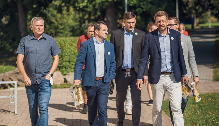 Piráti a Starostové chtějí vrátit naší zemi budoucnost