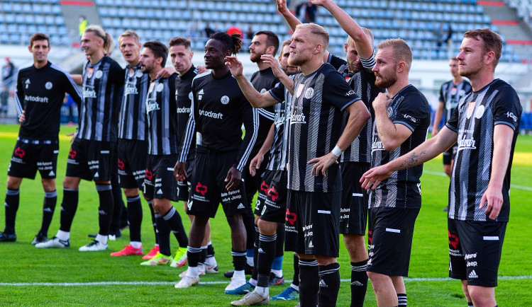 Dynamo po dalším comebacku udolalo Pardubice