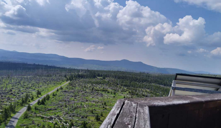 Výhled z rozhledny Poldeník.
