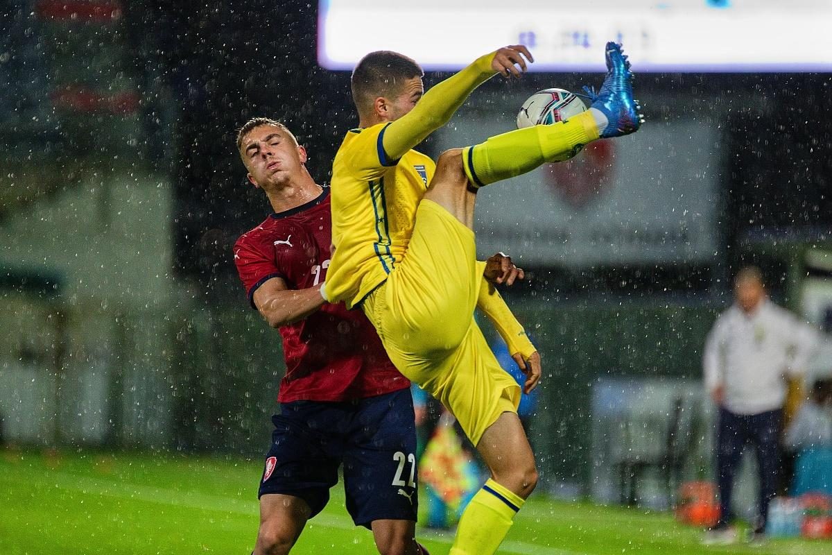 Při dalším utkání kvalifikace o evropský šampionát lvíčata porazila Kosovo 3:0 a v tabulce i nadále drží první místo.