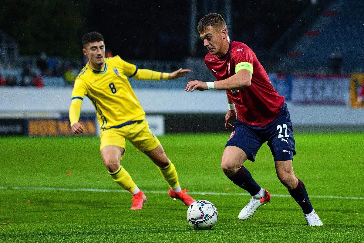 Při dalším utkání kvalifikace o evropský šampionát lvíčata porazila Kosovo 3:0 a v tabulce i nadále drží první místo.