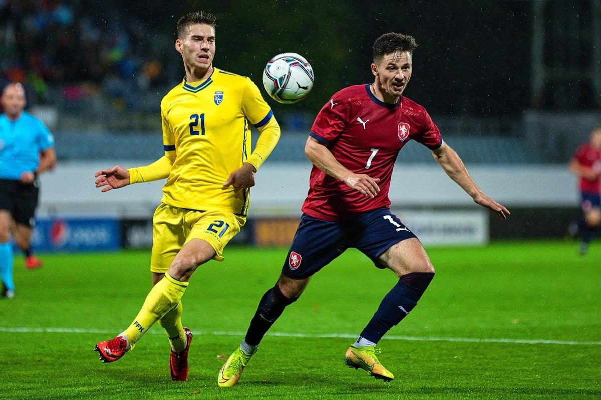 Při dalším utkání kvalifikace o evropský šampionát lvíčata porazila Kosovo 3:0 a v tabulce i nadále drží první místo.