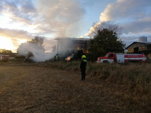 Co přesně se stalo, bude předmětem dalšího vyšetřování. Při požáru se nikdo nezranil. 
