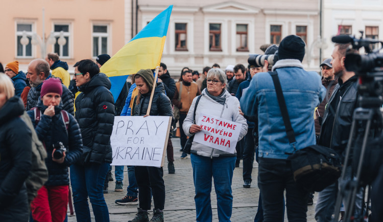 Podporu okupované Ukrajině v Českých Budějovicích vyjádřilo na 300 lidí