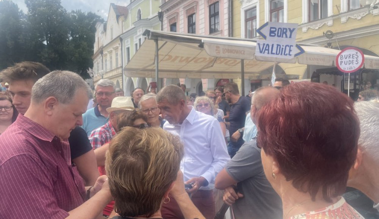 Setkání Andreje Babiše s občany předčasně ukončilo nahlášení atentátu