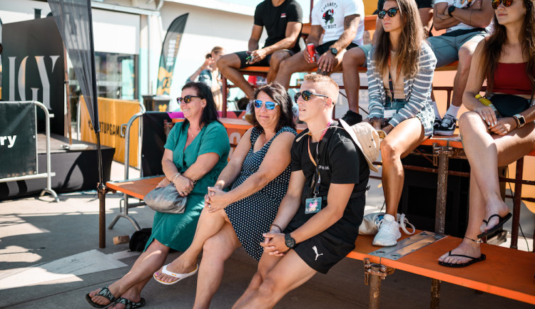 Přes tři stovky závodníků, ale i VIP hosté. Na střeše IGY Centra odstartovaly Big Summer Games