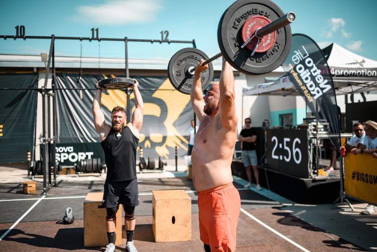 Přes tři stovky závodníků, ale i VIP hosté. Na střeše IGY Centra odstartovaly Big Summer Games