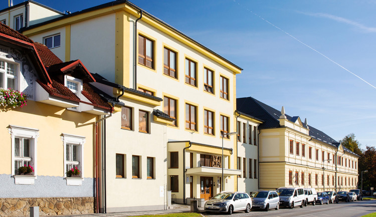 Střední uměleckoprůmyslová škola Bechyně nabízí tradiční řemeslo a kreativitu