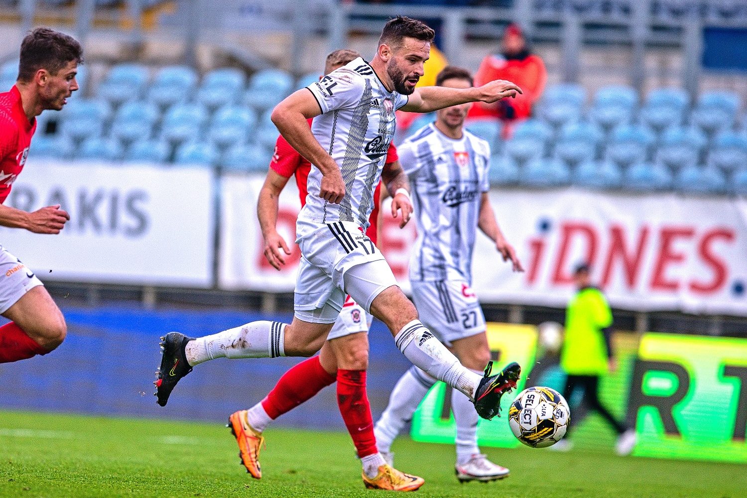 Dynamo proti Brnu vzdalo hold zdravotníkům