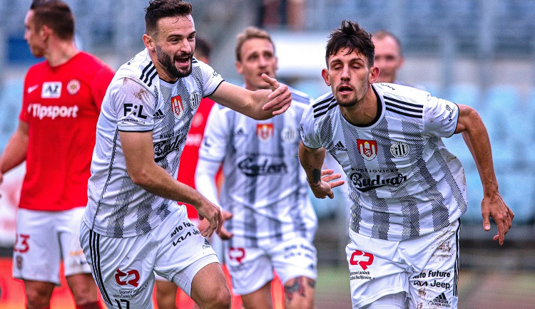 Dynamo proti Brnu vzdalo hold zdravotníkům