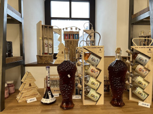 Z bývalé stodoly vyrostl stylový obchod Svachovka. Nabízí to nejlepší ze stejnojmenné destilérky i čokoládovny